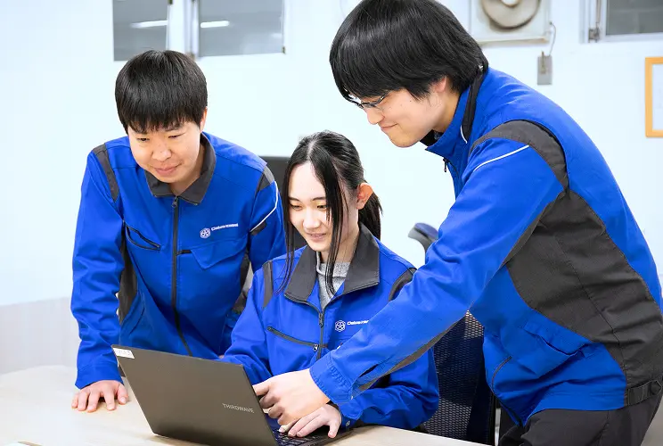 社員が働いている様子