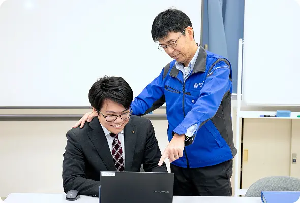 社員が働いている様子