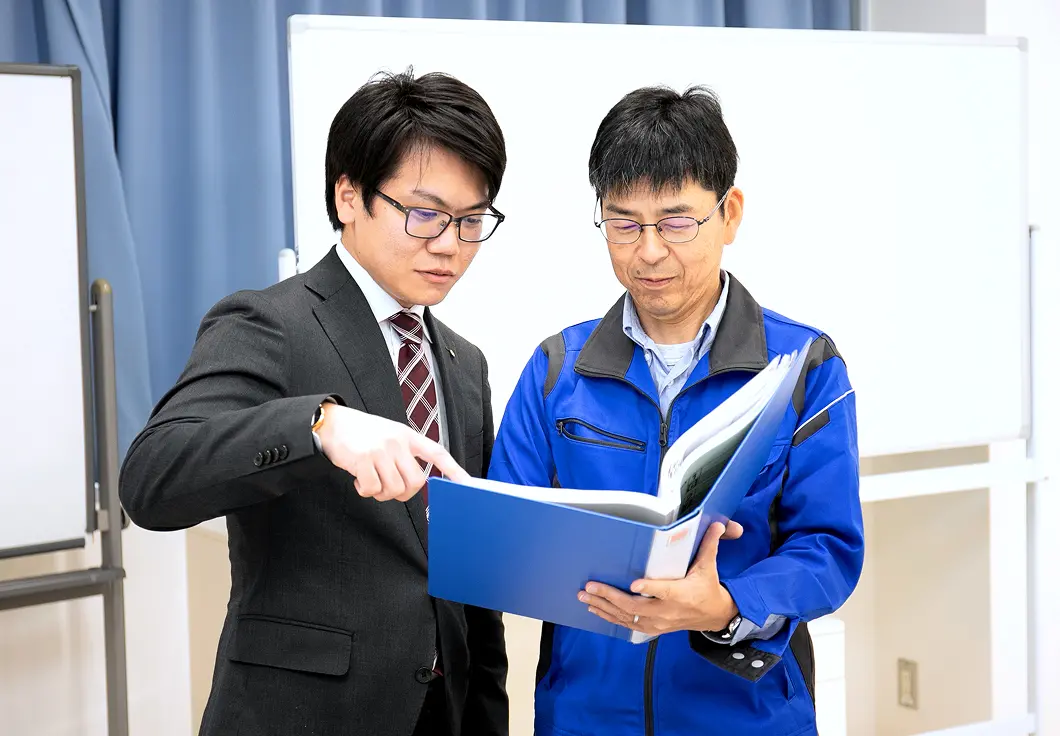 社員が働いている様子